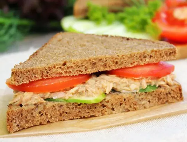 Club sandwich au thon.webp