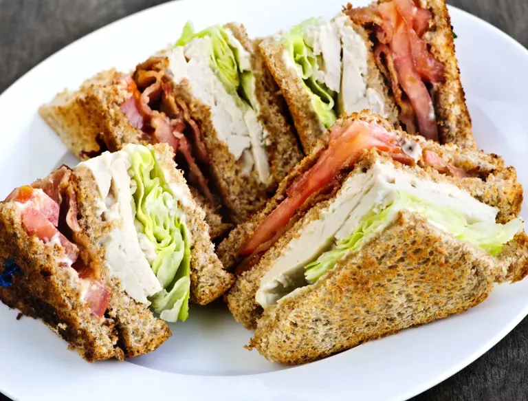 Club sandwich poulet - bacon.webp