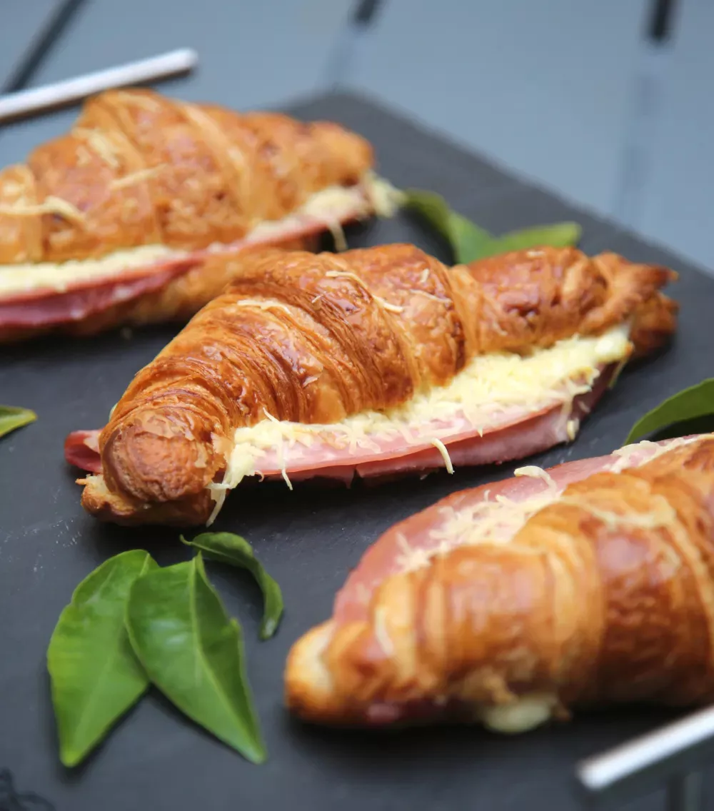 Croissant au jambon fromage.webp