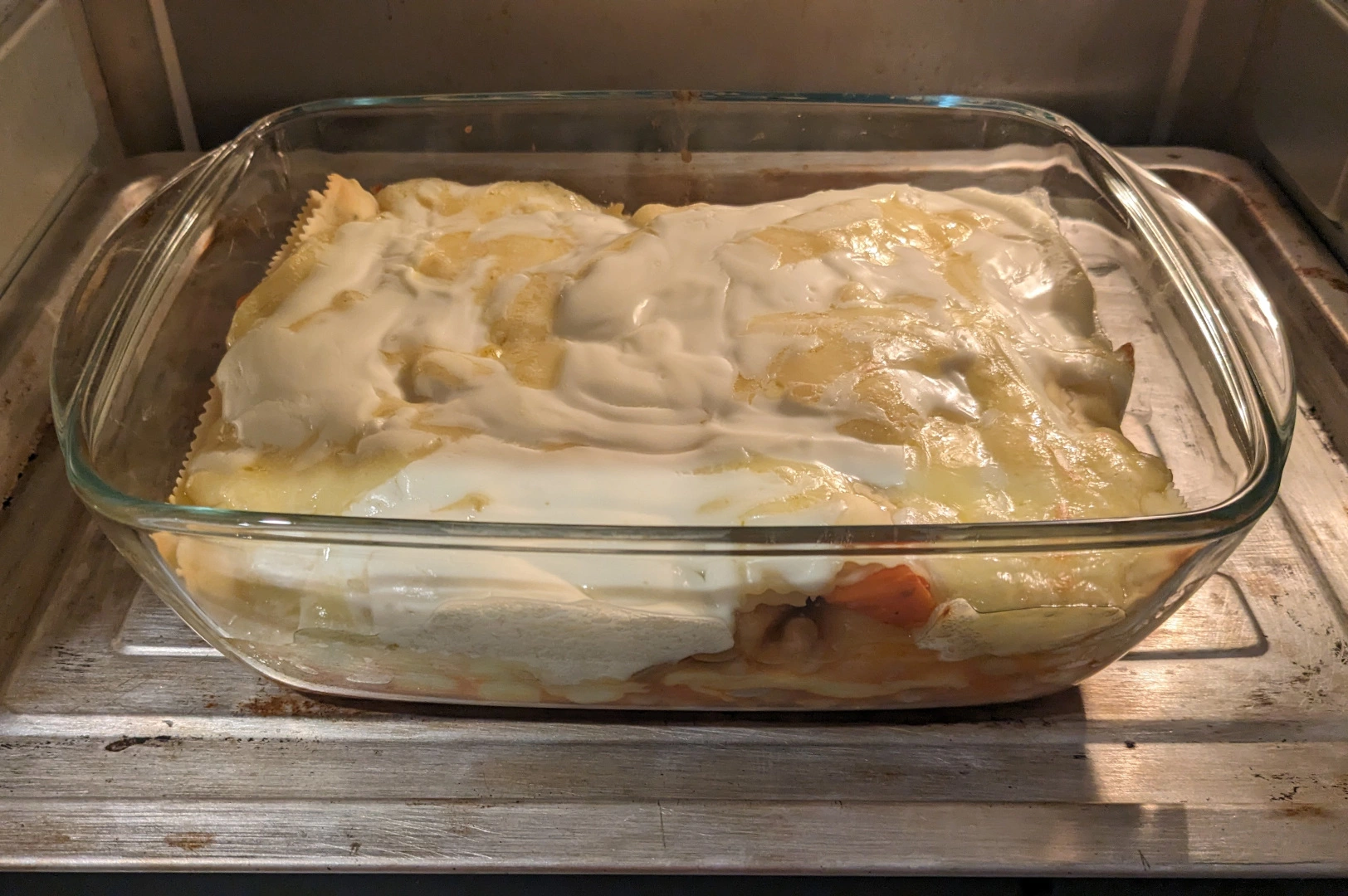 Gratin de crème fraîche aux ravioles et légumes à couscous.webp