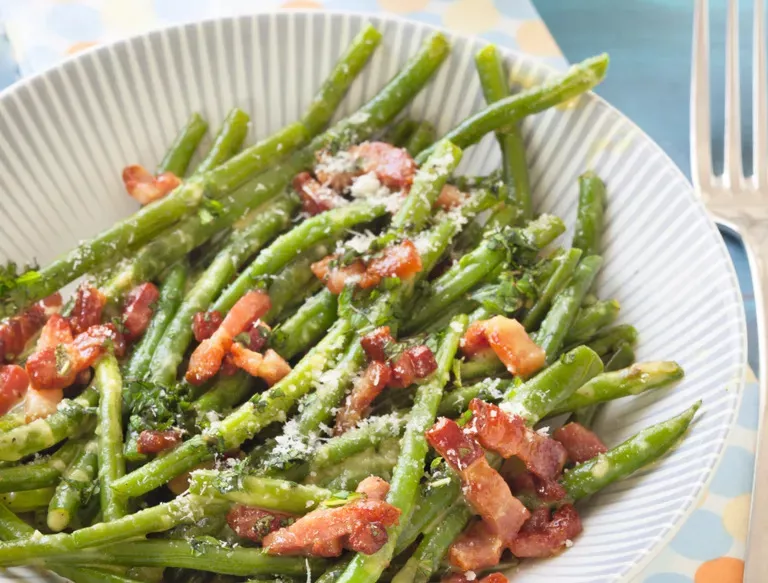 Haricots verts à la carbonara.webp