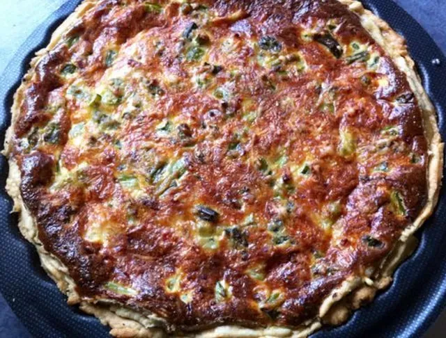 Quiche aux asperges et lardons.webp