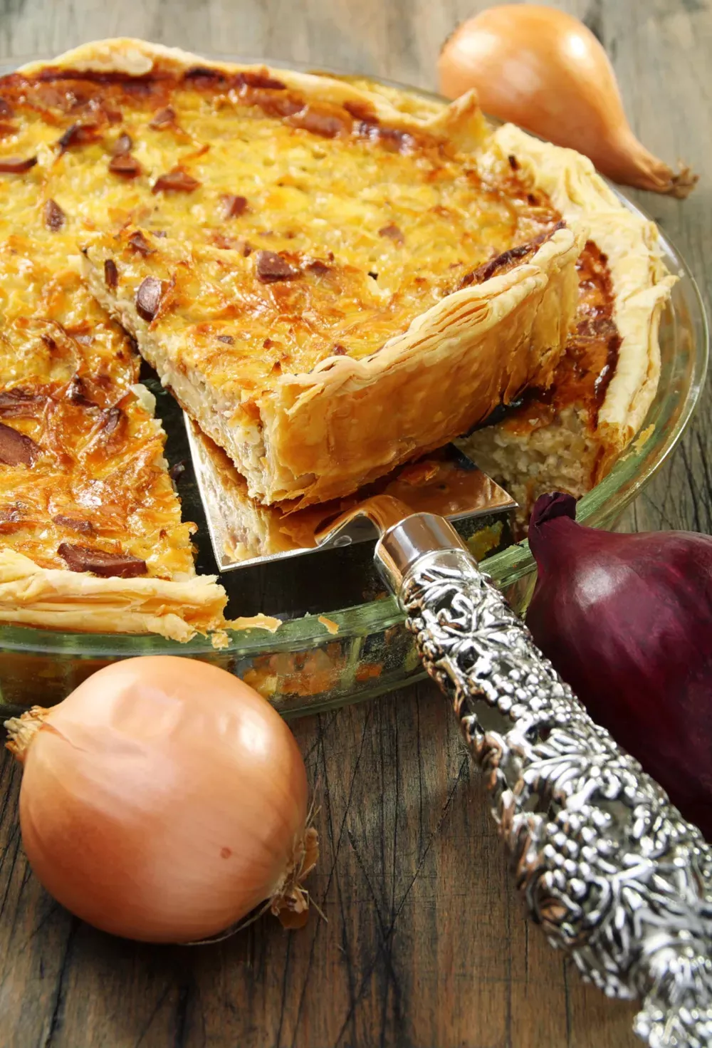 Quiche à l'oignon et aux lardons fumés.webp